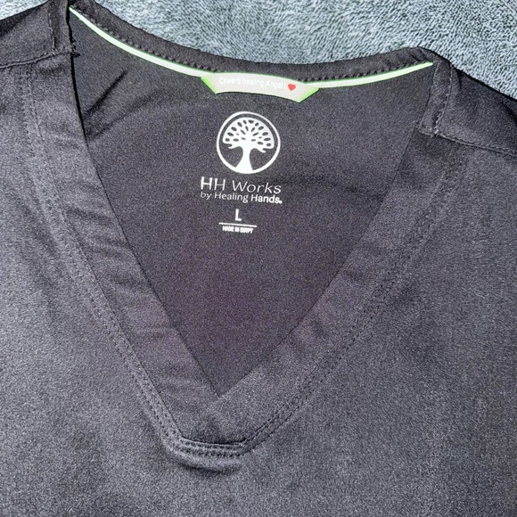 Healing hands scrub top - Picture 2 of 3